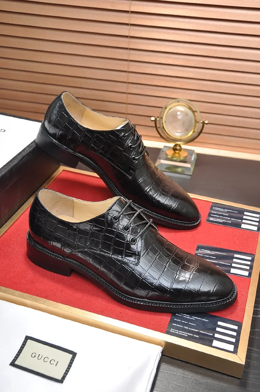 Men's shoes💰460💶Italy's top luxury men's shoes giant [GUCCI Gucci] has a new model 🍃Original European style🔰 Pleasant to the eye😍In order to make the shoes more durable and non-deformable🌀The production continues to follow traditional methods but there is still no lack of innovation💪The original cowhide is chosen for the leather♻️ Smooth, natural and exceptionally bright⭐Made of imported cowhide, the first choice of the rich 38-45 (45 customized)